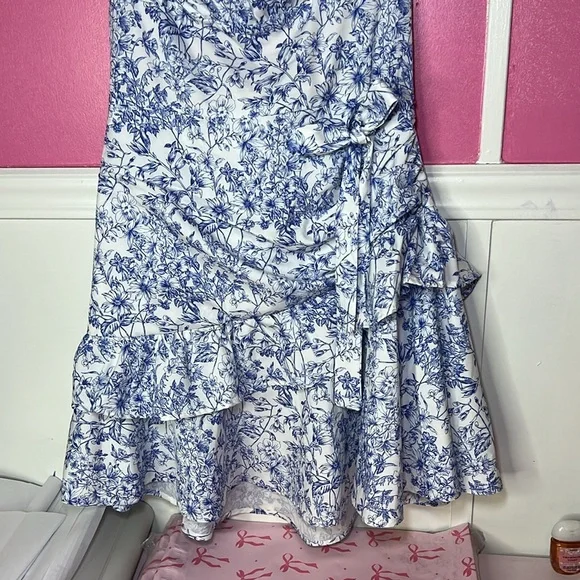 Blue and White Floral Dress - Picture 4 of 7
